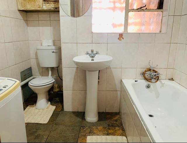 2 BEDROOM FLAT FOR SALE IN VEREENIGING CENTRAL